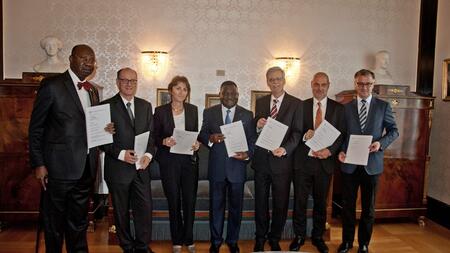 Cooperation agreement for the new school for public health in Lambaréné, Gabon