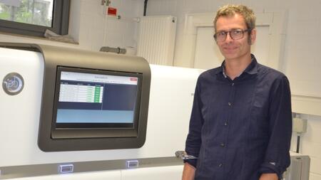 Ulrich Nübel and his sequencer PacBio RSII