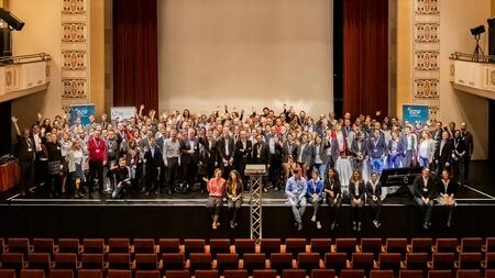 Gruppenfoto mit Teilnehmenden der letzten gemeinsamen Jahrestagung von DGI und DZIF im Jahr 2019