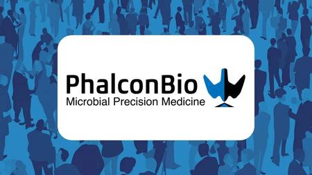 Das PhalconBio-Logo ist auf einem blauen Hintergrund zu sehen, auf dem schemenhaft Menschen dargestellt sind. 