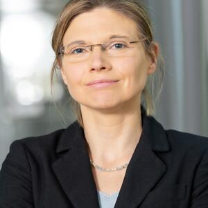 Dr. Berit Lange
