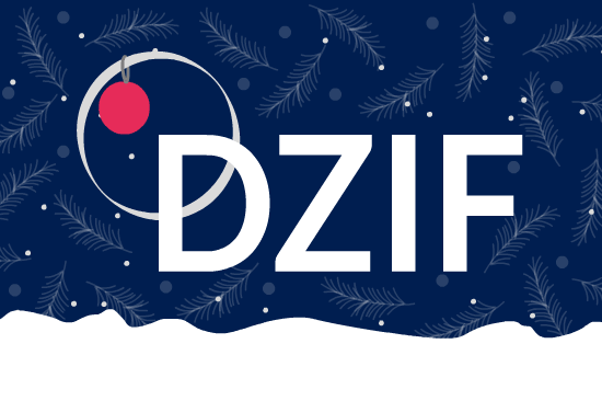 Das DZIF-Logo auf dunkelblauem Hintergrund mit angedeuteter Schneelandschaft am unteren Bildrand. Schneeflocken rieseln im Hintergrund herunter. Auf dem blauen Hintergrund sind abstrahierte Tannenzweige und Weihnachtskugeln zu sehen.