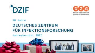 Eine kleine Vorschau auf das Titelbild des DZIF-Jahresberichts 2022 - zu sehen sind die Logos des Deutschen Zentrums für Infektionsforschung und der Deutschen Zentren der Gesundheitsforschung. Am unteren Bildrand sind Geschenke und gerahmte Fotografien von Personen zu sehen, die auf das zehnjährige Jubiläum des DZIF im Jahr 2022 verweisen.