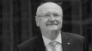 Ein Schwarz-Weiß-Portraitbild von Prof. Dr. Michael P. Manns