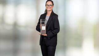 Tanja Schneider presenting the PHOENIX award
